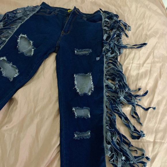 Denim Jeans with fringe on the seams - Picture 4 of 6